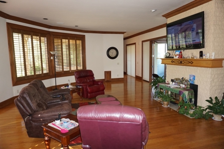 No Reserve Multi-parcel Auction Home & 50 acres Chandler, OK - image 38