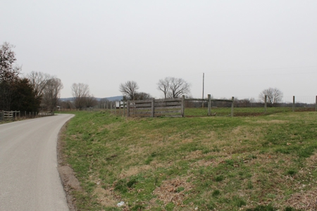 22 Acre Warren County Farm and Home For Sale at Auction - image 2