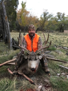 Trophy mule deer hunting, easy-access Colorado land for sale - image 3
