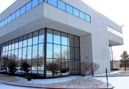 Kansas City Metro Commercial Auction Former Sprint Building - image 1