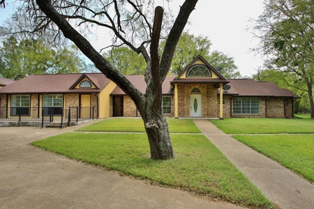 Auction Property: Main and Guest house on 4.5 +/-  acres. - image 7