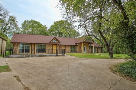 Auction Property: Main and Guest house on 4.5 +/-  acres. - image 8
