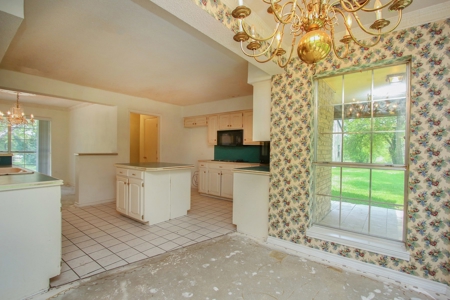 Auction Property: Main and Guest house on 4.5 +/-  acres. - image 38
