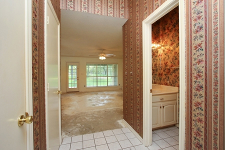 Auction Property: Main and Guest house on 4.5 +/-  acres. - image 14