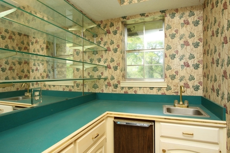 Auction Property: Main and Guest house on 4.5 +/-  acres. - image 25