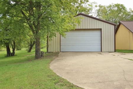 Auction Property: Main and Guest house on 4.5 +/-  acres. - image 9