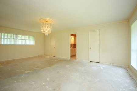 Auction Property: Main and Guest house on 4.5 +/-  acres. - image 39
