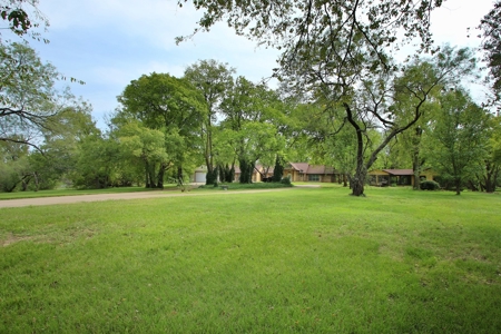 Auction Property: Main and Guest house on 4.5 +/-  acres. - image 4