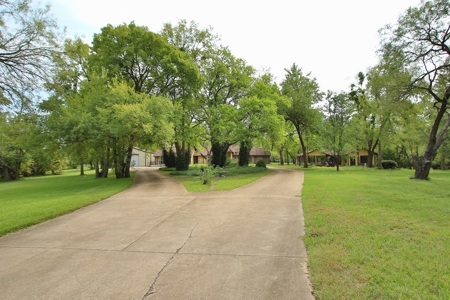 Auction Property: Main and Guest house on 4.5 +/-  acres. - image 3