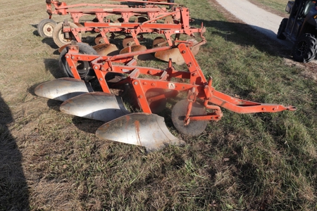 Large Collector Tractor and Modern Farm Equipment Auction - image 8
