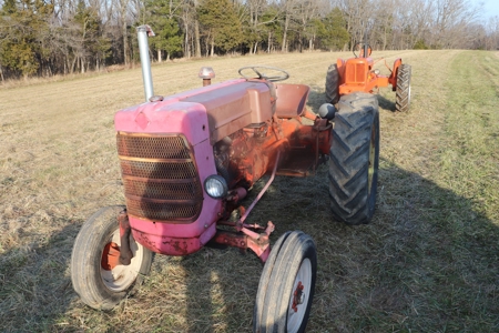 Large Collector Tractor and Modern Farm Equipment Auction - image 15