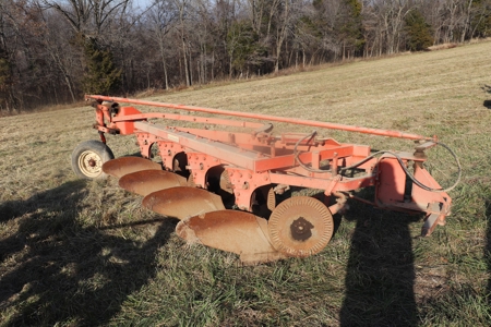 Large Collector Tractor and Modern Farm Equipment Auction - image 11