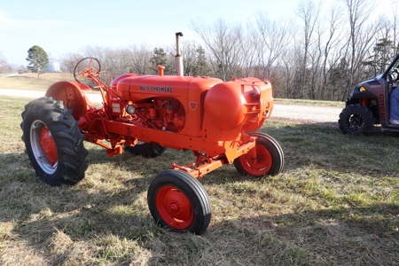Large Collector Tractor and Modern Farm Equipment Auction - image 17