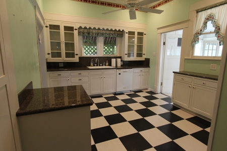 Home In Town For Sale Located In Sulphur Springs Texas - image 8