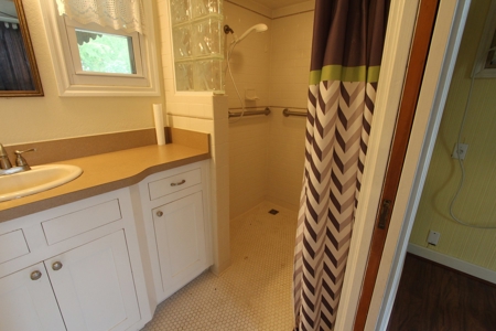 Home In Town For Sale Located In Sulphur Springs Texas - image 22