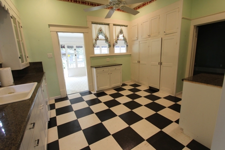 Home In Town For Sale Located In Sulphur Springs Texas - image 10
