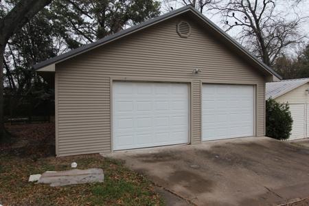 Home In Town For Sale Located In Sulphur Springs Texas - image 26