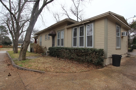 Home In Town For Sale Located In Sulphur Springs Texas - image 27