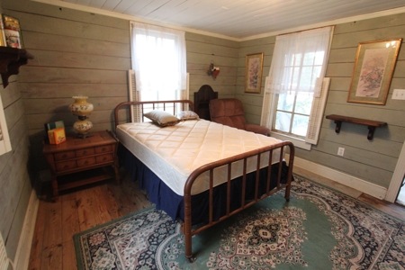 Home In Town For Sale Located In Sulphur Springs Texas - image 25