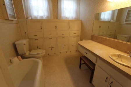 Home In Town For Sale Located In Sulphur Springs Texas - image 17