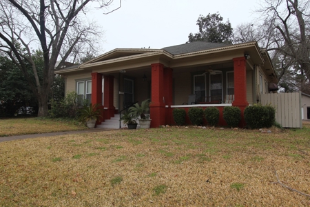 Home In Town For Sale Located In Sulphur Springs Texas - image 1