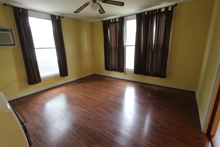 Home In Town For Sale Located In Sulphur Springs Texas - image 20