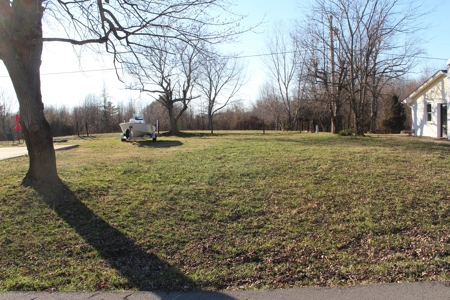4 Rental Homes & 2 Building  Lots For Sale @ Auction - image 3