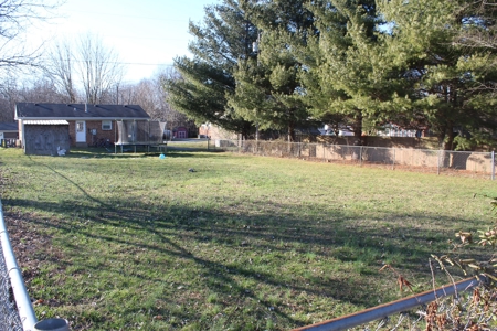 4 Rental Homes & 2 Building  Lots For Sale @ Auction - image 4