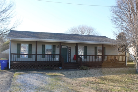 4 Rental Homes & 2 Building  Lots For Sale @ Auction - image 5