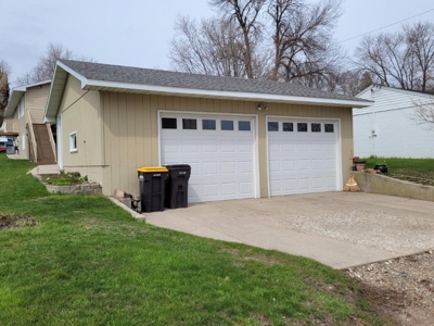 Starbuck Real Estate & Personal Property Auction - image 5