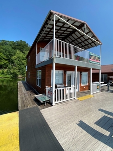 Floating Cabin, Green River Lake Campbellsville, KY For Sale - image 3