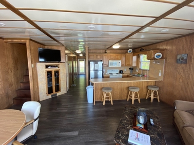 Floating Cabin Selling at Absolute Auction Green River Lake - image 4