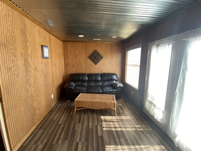 Floating Cabin Selling at Absolute Auction Green River Lake - image 14