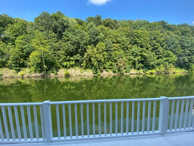 Floating Cabin Selling at Absolute Auction Green River Lake - image 16