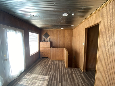 Floating Cabin Selling at Absolute Auction Green River Lake - image 18