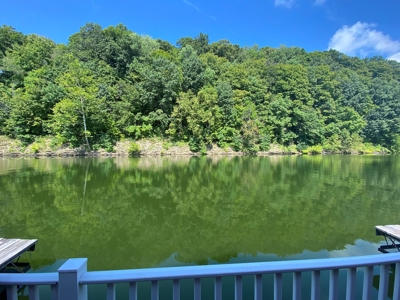 Floating Cabin Selling at Absolute Auction Green River Lake - image 9