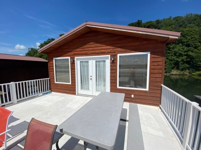 Floating Cabin Selling at Absolute Auction Green River Lake - image 19