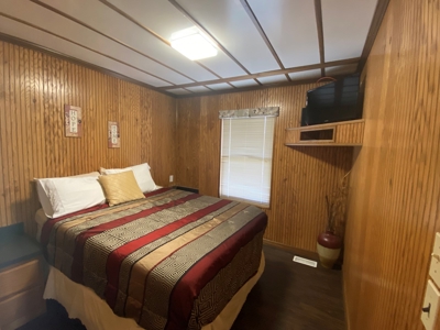 Floating Cabin Selling at Absolute Auction Green River Lake - image 12