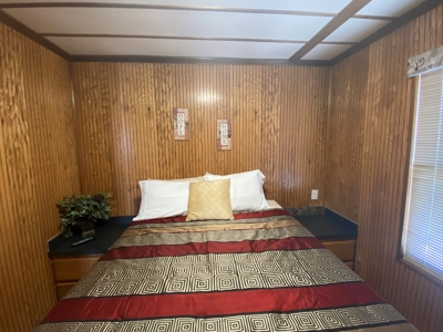 Floating Cabin Selling at Absolute Auction Green River Lake - image 13