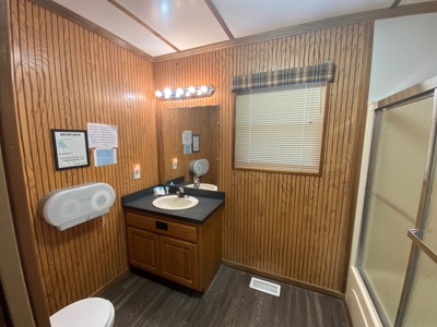Floating cabin Selling at Absolute Auction Green River Lake - image 9