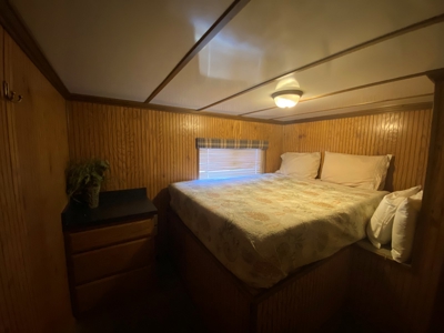 Floating cabin Selling at Absolute Auction Green River Lake - image 10