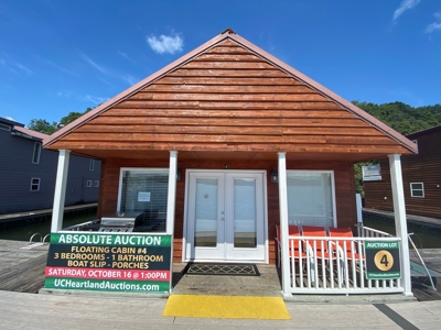 Floating cabin Selling at Absolute Auction Green River Lake - image 1