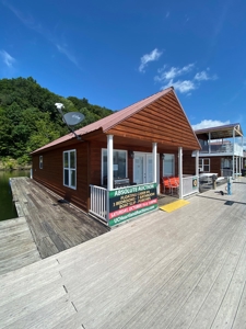 Floating cabin Selling at Absolute Auction Green River Lake - image 3
