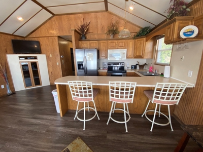 Floating cabin Selling at Absolute Auction Green River Lake - image 6