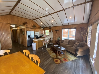 Floating cabin Selling at Absolute Auction Green River Lake - image 4