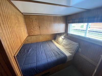 Floating cabin Selling at Absolute Auction Green River Lake - image 8