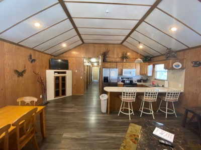 Floating cabin Selling at Absolute Auction Green River Lake - image 7