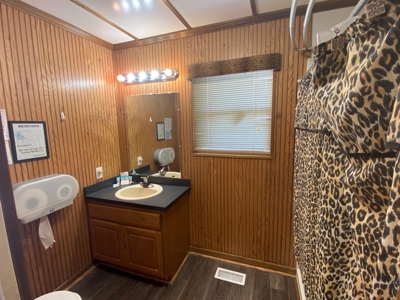 Floating Cabin Selling  Absolute Auction on Green River Lake - image 9