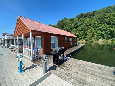 Floating Cabin Selling  Absolute Auction on Green River Lake - image 3