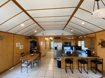 Floating Cabin Selling at Absolute Auction Green River Lake - image 2